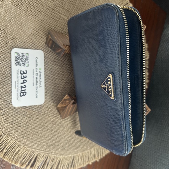 Authentic PRADA $1,000 Saffiano Blue Leather Round Zip Long Wallet COA Included - Picture 3 of 16